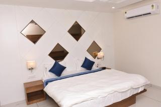 HOTEL GOLDEN PALACE & ROOMS - Hālol - 9