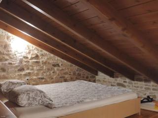 Traditional Stone House at Great Location - 4