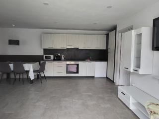 "Szomszéd ház" - 7