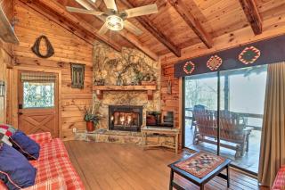 High Country Cabin with Fire Pit and Hot Tub! - Mineral Bluff - 0
