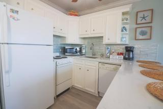 Charming Beachside Condo Lovely Pool Hot Tubs and Boardwalk - 8