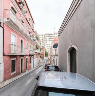 Vita Portucale ! Campo Ourique Design w/ Balcony - 7