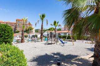 Malgrat de Mar Beachfront Village - 7