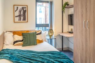 Stylish Studio Apartment with Free Parking in Wolverhampton 5min walk to City Centre - 0