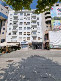 Downtown Belgrade Hostel and Apartments - Belgrado - 0