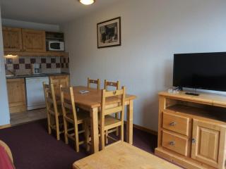 Appartement cosy 6 pers avec balcon, parking couvert, proche pistes et commerces, WIFI inclus - FR-1-636-157 - 8