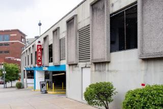HostWise Stays - The Washington at Chatham - Free Garage Parking across from PPG Arena - Pittsburgh - 4