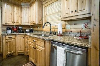 Texas Kind of Way, Hot Tub, Fireplace, Covered Deck, Pool table, Game Loft - Broken Bow - 1