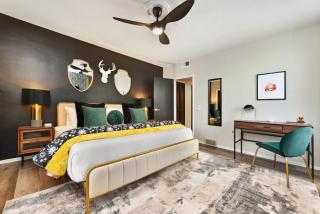 HostWise Stays - Grandview Balcony with Stunning Skyline Views - 9