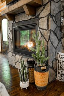 BRAND NEW! "The Roosevelt" Couples Cabin adjacent to National Forest - Broken Bow - 7