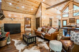 BRAND NEW! "The Roosevelt" Couples Cabin adjacent to National Forest - Broken Bow - 4