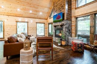 BRAND NEW! "The Roosevelt" Couples Cabin adjacent to National Forest - Broken Bow - 2