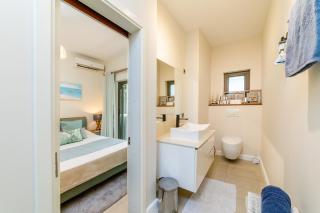 Beachcove Apt No 1 - 3