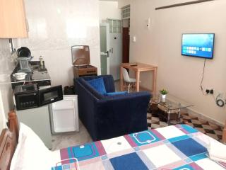 Cozy Studio Airbnb Apartment - Mombassa - 3