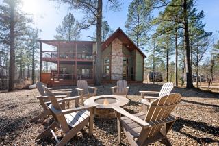 Brand New Sunrise Retreat 2 Bedroom Sleeps 8, 2 Decks, Hot Tub, Firepit - Broken Bow - 0