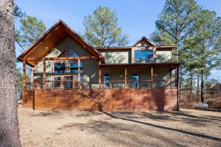 Brand New Sunrise Retreat 2 Bedroom Sleeps 8, 2 Decks, Hot Tub, Firepit - Broken Bow - 8