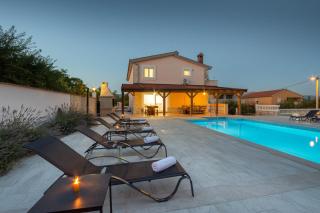Vacation villa Matic with 7 bedrooms - Sinj - 1