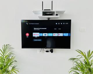Tirupati Homestay - Shilparamam - Luxury AC apartments by Stayflexi - Fast WiFi, Kitchen, Android TV - Walk to PS4 Pure Veg Restaurant - Easy access to Airport, Railway Station and to all Temples - Tirupati - 3