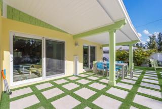 Coconut Cottage - 207 - 67th Street - 2