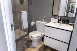 Stunning 1-bedroom apartment with mountain views - 4