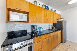 Aloha Getaway, Ocean View Condo Near Waikiki Beach with Free Parking - Honolulu - 7