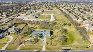 Farmhouse getaway with 3-acres of land - Sachse - 3