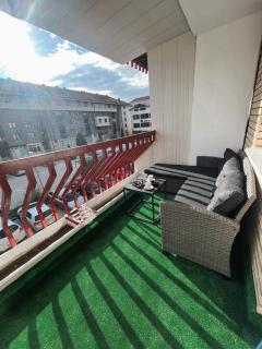 President Lux Apartment - Pale - 7