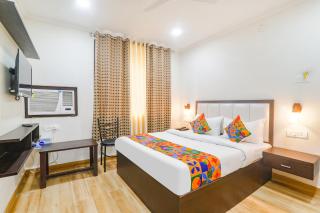 FabHotel Shyam Inn - 8