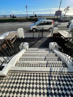 Seaview flat with balcony, spacious 2 bedroom - Worthing - 2