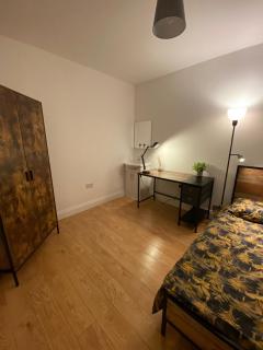 4 Wharncliffe Drive - Hanwell - 2