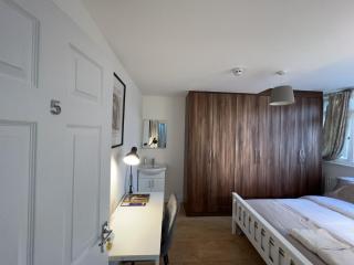 4 Wharncliffe Drive - 3