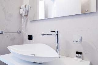 Be Happy - The House Of Travelers - 2