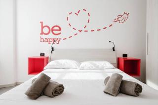 Be Happy - The House Of Travelers - 1