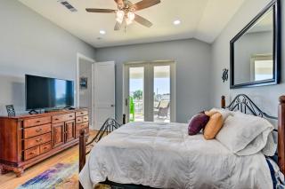 half Mi to Jamaica Beach Family Gem with Pool Access - 1