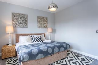 2 Bedroom Apartments with Sofa bed in Southend - 9