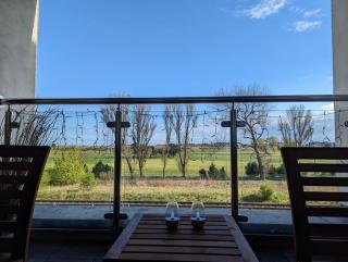 Beautiful 2 bedroom flat overlooking golf course - 9