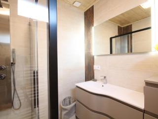 Le Mont-Dore: Splendide Chalet 5 Chambres avec Terrasse, Garage Double, et WiFi - FR-1-608-188 - Le Mont-Dore - 1