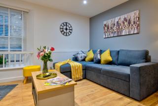 Central Stamford Retreat - Stylish 2-Bed Apartment & Parking - Stamford - 0