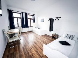 • Central 3 Bedroom Apt. close to the Arena and Stadium *up to 8 people* - Leipzig - 5
