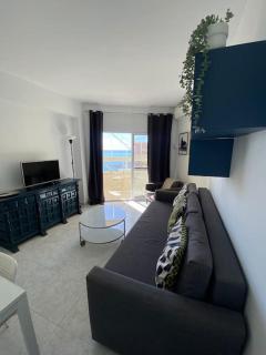 1 Bedroom Beachfront Apartment with Spectacular Sea Views! - 3