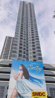 Breeze Residences - 1BR Unit with Balcony -Top Floor - 8