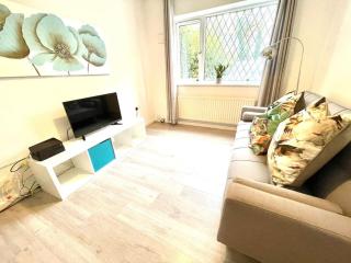 Serene and Cozy 1-Bedroom House with Parking - 5