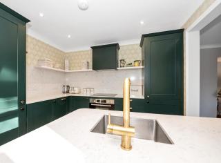 2 Bedroom stylish property set behind the angel hotel with parking and a courtyard garden - Bury Saint Edmunds - 1