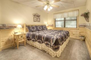 ER308- The Cozy Bear- Great location- Close to town cabin - 2
