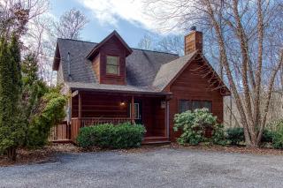Point Of View - Spacious 2 Bedroom With a Loft Just off Glades Road cabin - Gatlinburg - 0