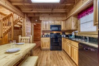 Point Of View - Spacious 2 Bedroom With a Loft Just off Glades Road cabin - Gatlinburg - 2