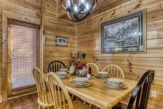 ER316- Black Bear Hideaway Great location- Close to town cabin - 3