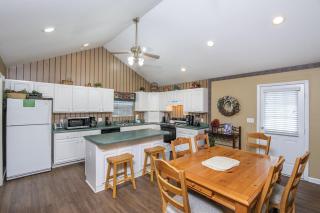 Our Tennessee Mountain Home - Great Location! Close To All The Action! cabin - 5
