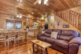 ER305- Bear Right Inn- Great location- Close to town cabin - 5