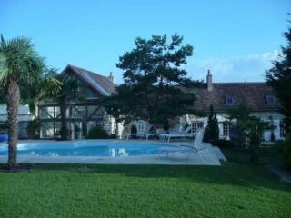 Belle demeure à 1h20 de Paris avec piscine chauffée, 19 pers - - 0